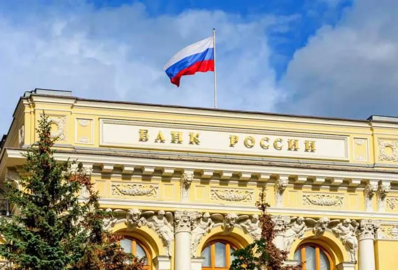 ЦБ рекомендовал банкам усилить контроль за переводами наличных за рубеж